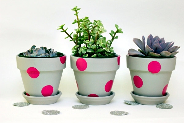 The pots adorn - craft ideas with chalkboard paint and trim