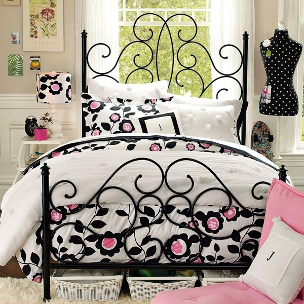 Vintage room set playful floral pattern as an accent