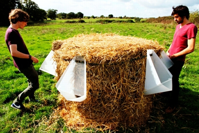 Living Green - Urinary using straw composting
