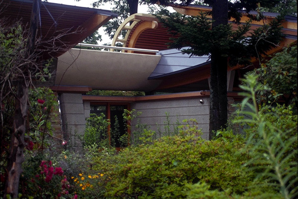 Modern Residence in Japan by Robert Harvey Oshatz Miyasaka