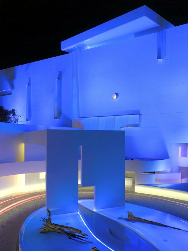 This modern hotel in Acapulco with a futuristic architecture