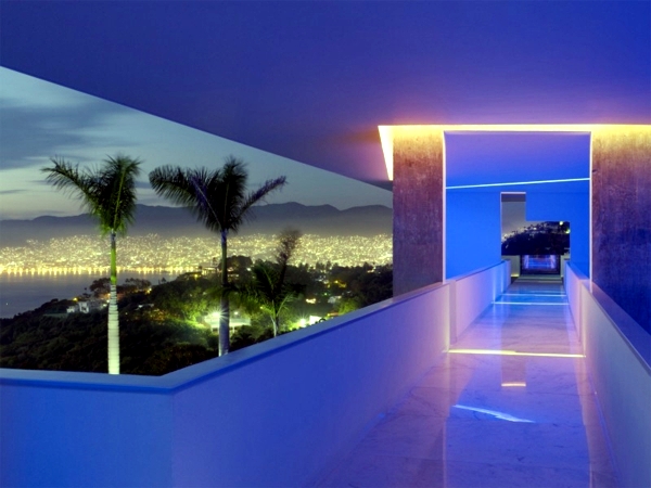 This modern hotel in Acapulco with a futuristic architecture