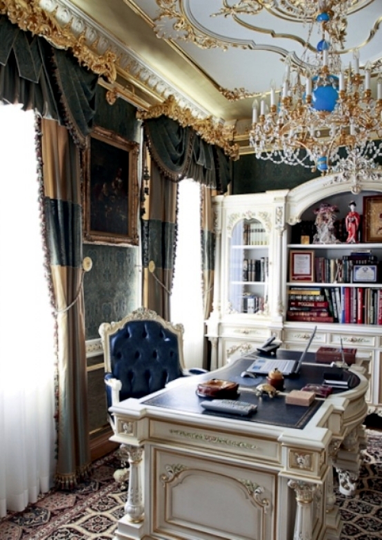 Luxury apartment in the rococo style in St. Petersburg - live like a palace