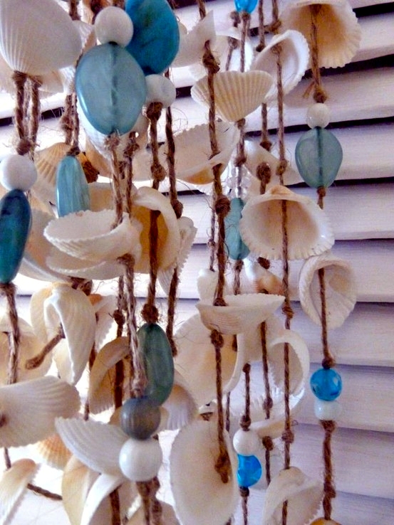 Sommerdeko in the garden - wind chimes shells tinker same