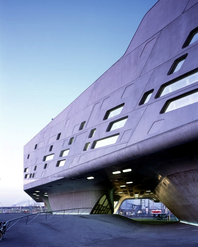 Zaha Hadid Architecture - 10 inspirational messages for the future