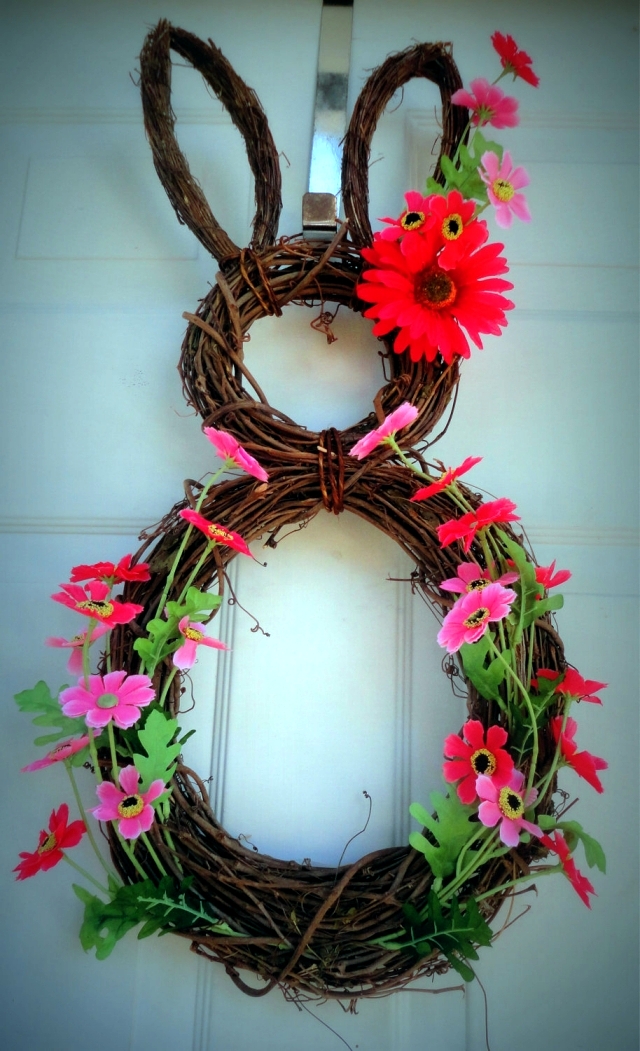 Spring Decorating Ideas - beautiful arrangements for the panel and the door