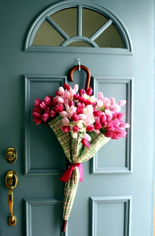 Spring Decorating Ideas - beautiful arrangements for the panel and the door