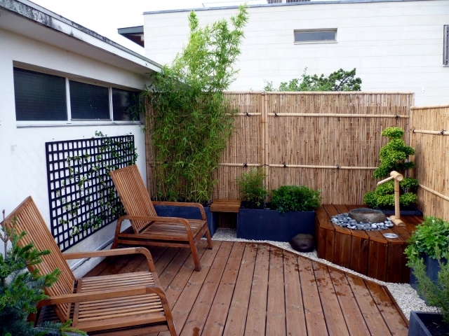 Bamboo balcony privacy screen ideas with plants, carpets