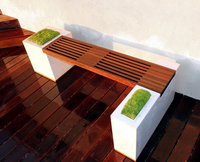 The modern wooden garden bench fits any garden situation