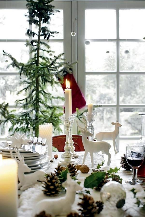 Christmas decoration in white and green - the color scheme naturally beautiful