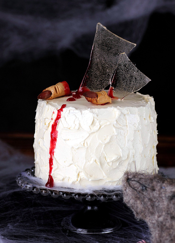 Crazy Halloween cakes and decoration for your spooky party