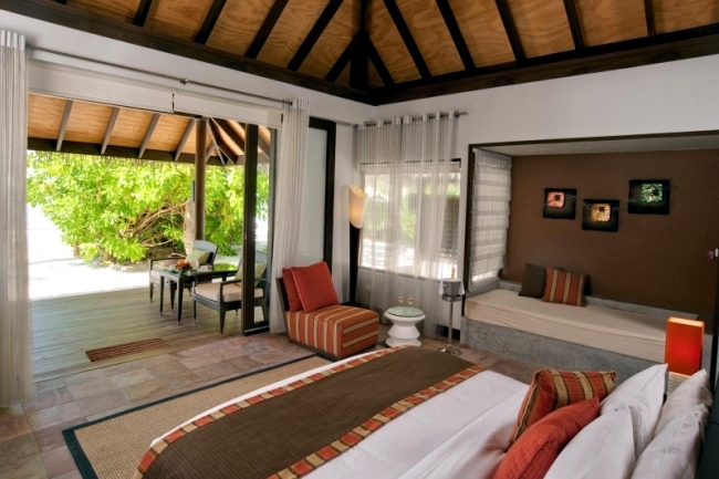 Harmony and exclusive holiday resort in the Maldives Velassaru