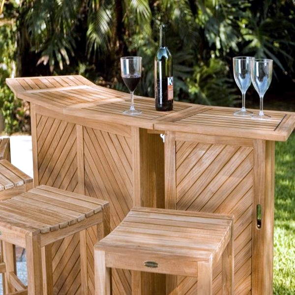 Wicker furniture and teak durable and aesthetic