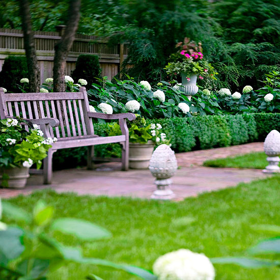 Tips for designing a formal garden - Geometric shapes and bright