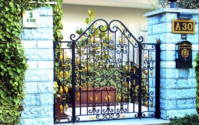 Wrought Iron In Architecture 107 Fences And Railings Interior Design Ideas Ofdesign