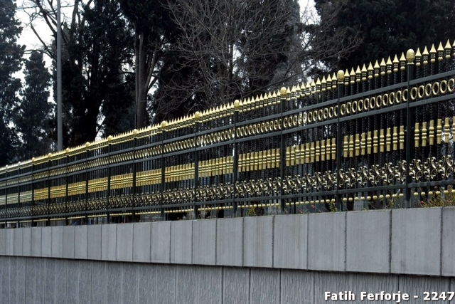 Wrought iron in architecture - 107 Fences and Railings