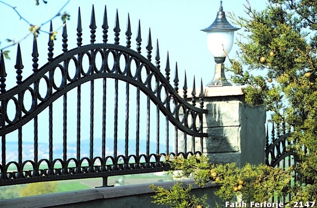 Wrought iron in architecture - 107 Fences and Railings