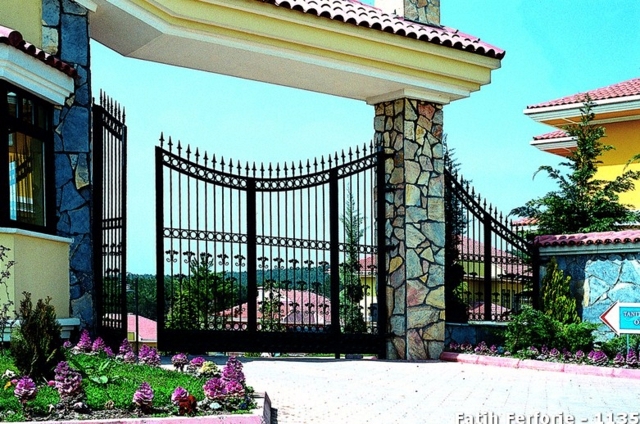 Wrought iron in architecture - 107 Fences and Railings