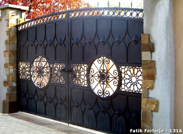 Wrought iron in architecture - 107 Fences and Railings