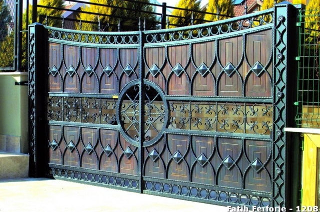 Wrought iron in architecture - 107 Fences and Railings