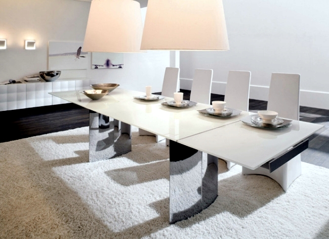 Extending table in white room brings sophistication and purist look