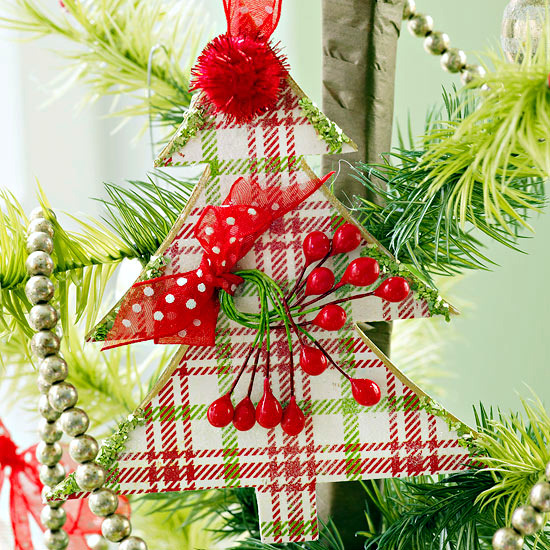 Paper crafts ideas - Make your own colorful Christmas tree ornaments