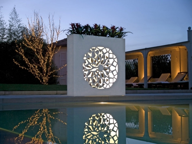 Flower Pots are light and yet modern decorative partitions