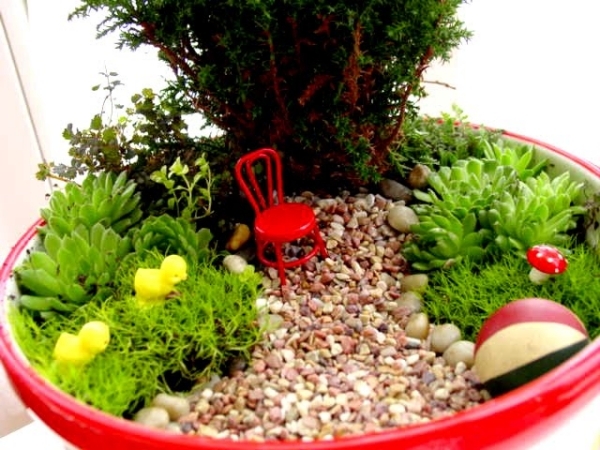 Create miniature gardens in pots on the balcony - QuickStart Guide