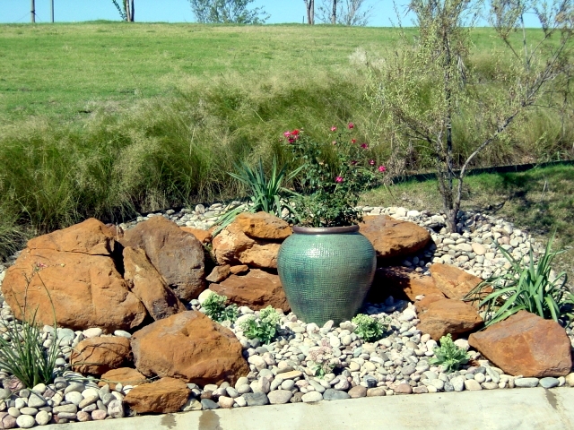 Landscaping With Stone 21 Ideas For, Large Pebbles For Garden Beds