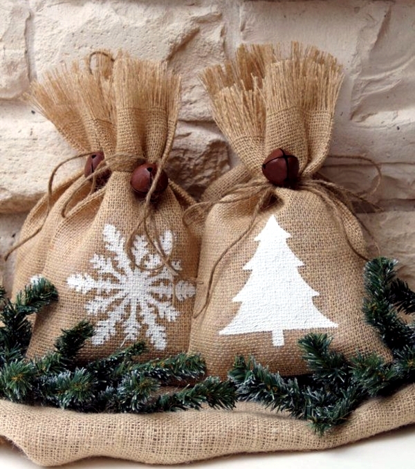 These craft ideas with Christmas bells brings the spirit of Christmas!