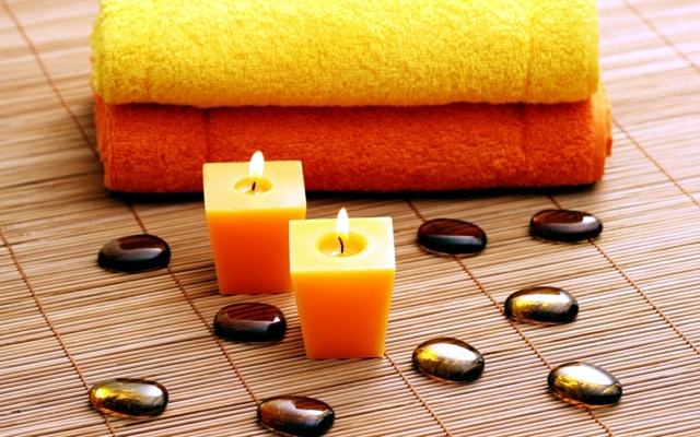 Wellness with scented candles - create a calm atmosphere