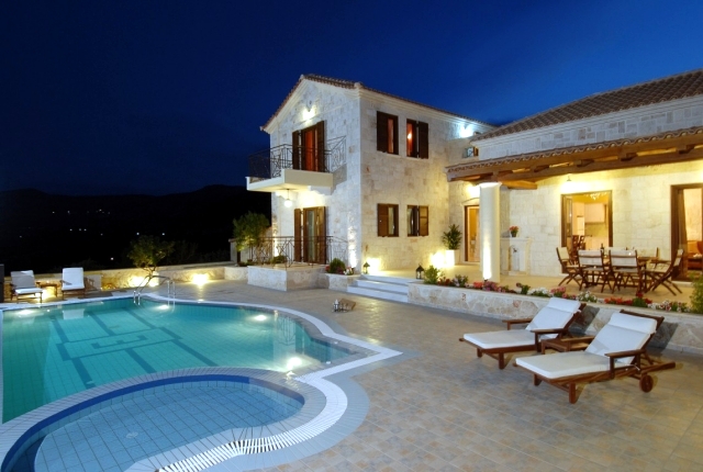 The luxurious pool - Useful Tips for first time buyers