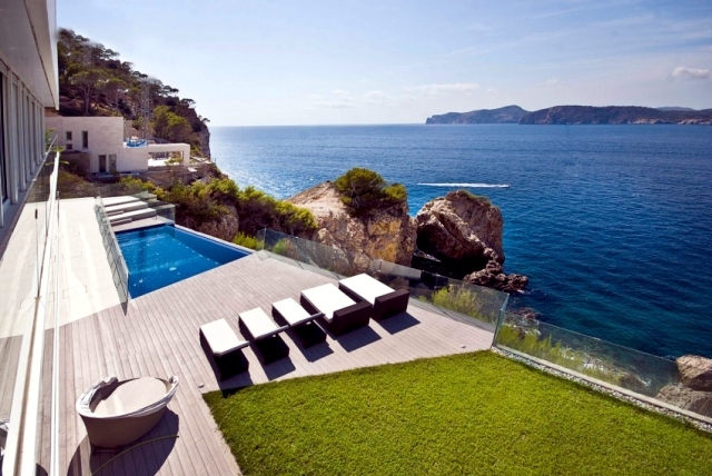 Mallorca gorgeous golden luxury villa located directly on the sea