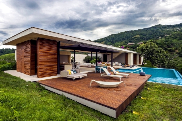 Villeta modern flat roof house - open and private at the same time