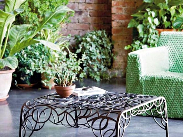 21 wrought iron garden furniture - Highlights the graceful air