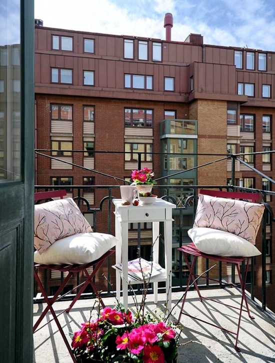 Balcony in summer - colorful decoration ideas for outdoor