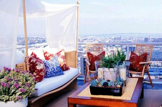 Balcony in summer - colorful decoration ideas for outdoor