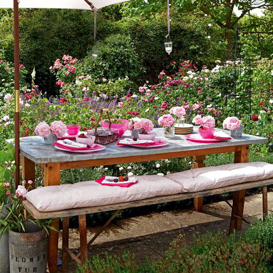 Summer decoration for your party in the garden - all important and necessary