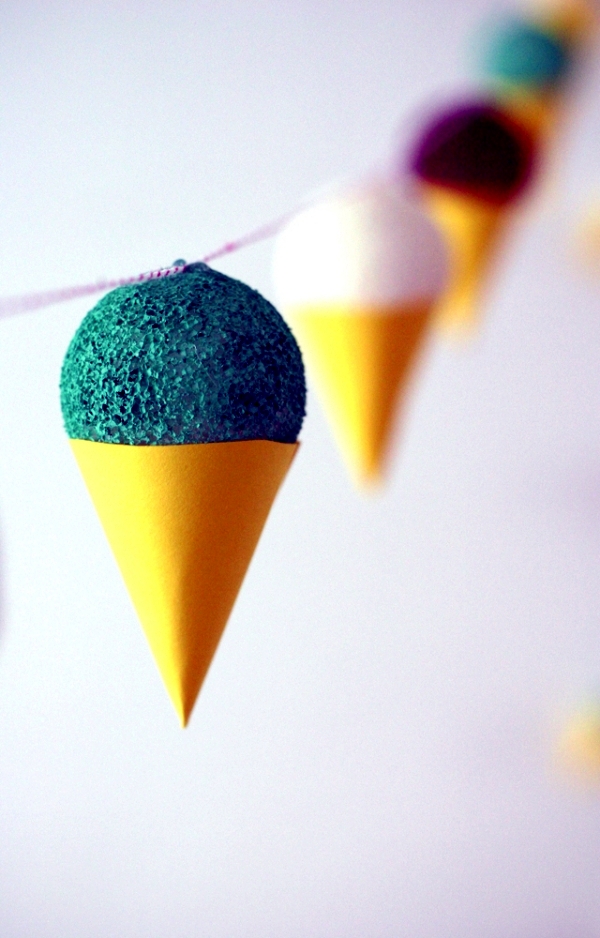 Sommerdeko Make your own idea with colorful paper ice cream cones for children