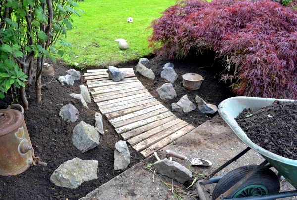 Ideas for creative use of wooden pallets in the garden