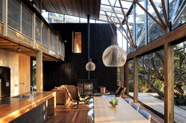 "Under Pohutukawa House" - The wooden house luxury and exotic