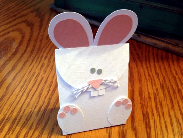 Playing with the kids Easter Bunny - gift ideas and decorations