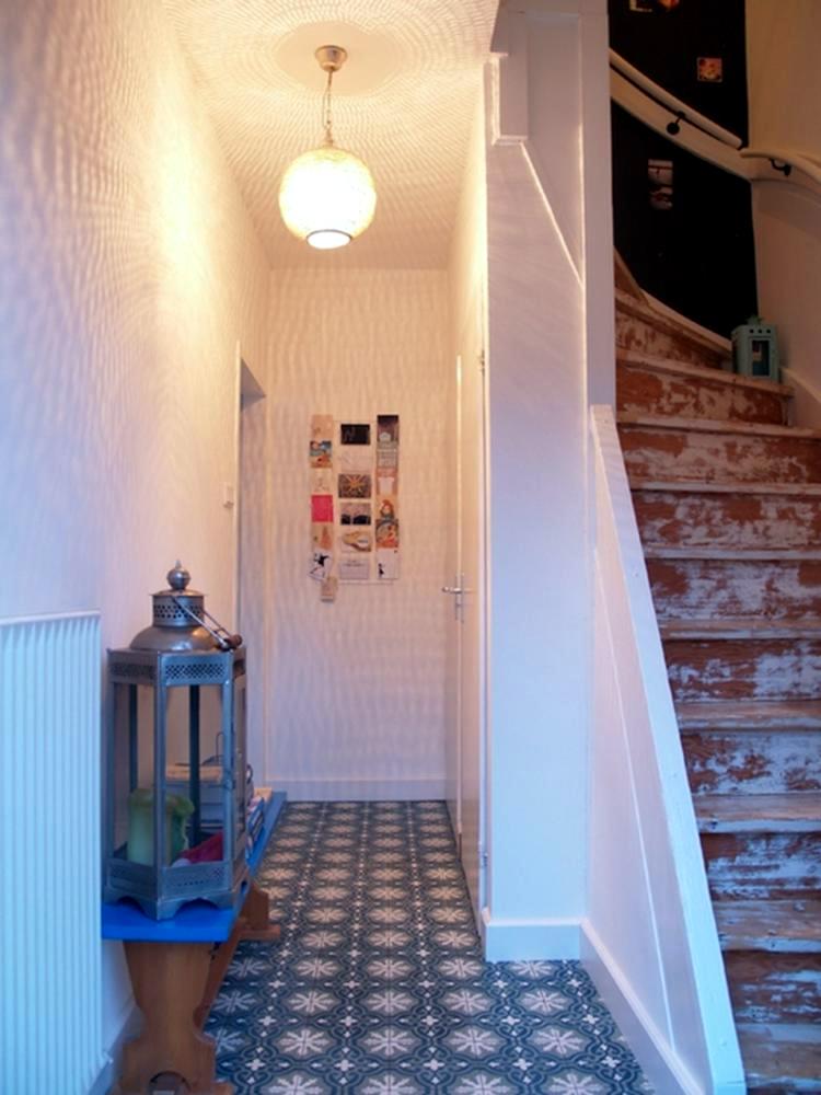 Entrance Hall & Cloakroom Entrance Hall & Cloakroom