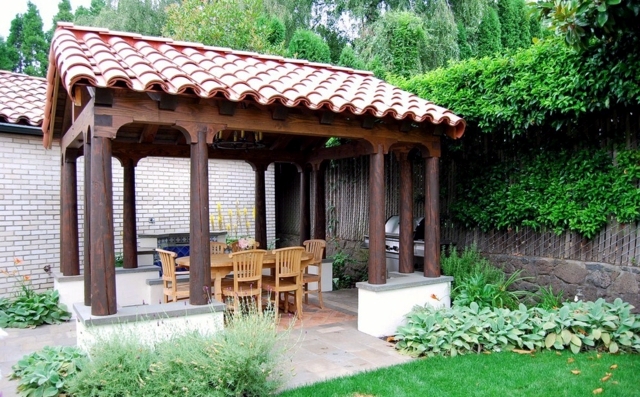 Wooden gazebo in the garden - Stylish alternative to the roundabout
