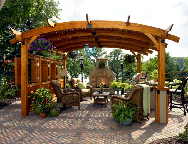 Wooden gazebo in the garden - Stylish alternative to the roundabout
