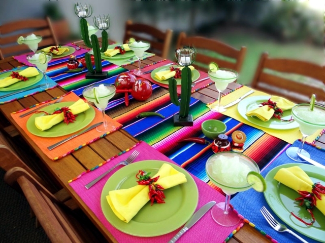 Napkin Folding - 75 summer ideas for table decoration