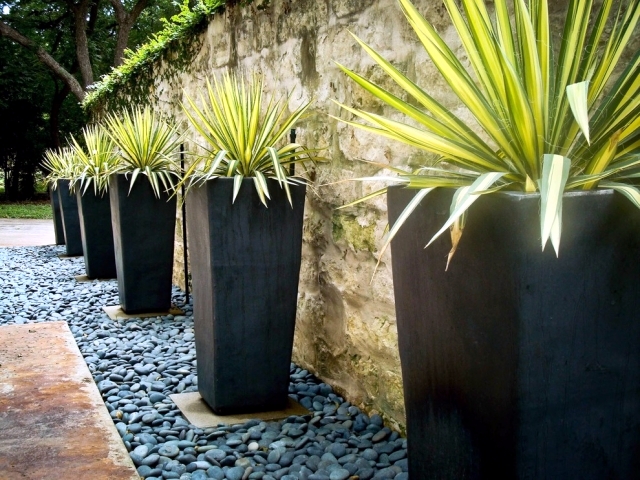 Planters in the garden - 56 Ideas for artistic garden design