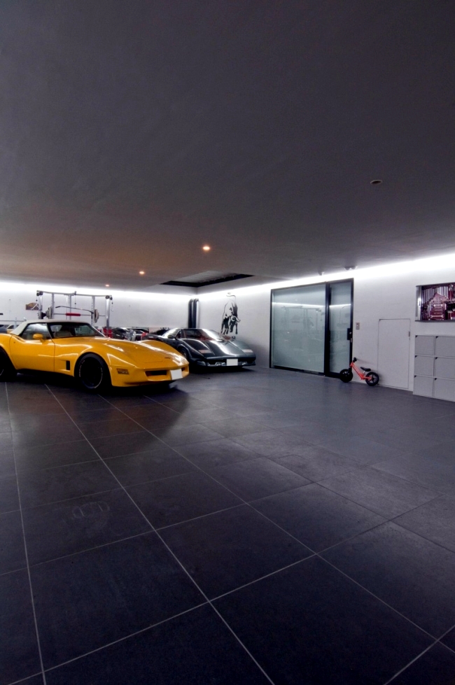 Lift the favorite car of the elevator to the room - Modern house with garage