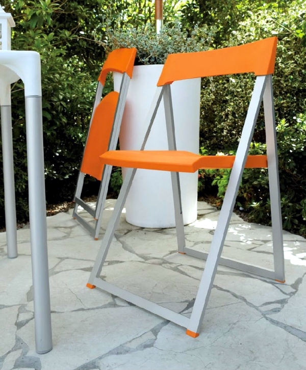 Folding chairs for garden and terrace - a Practice Area