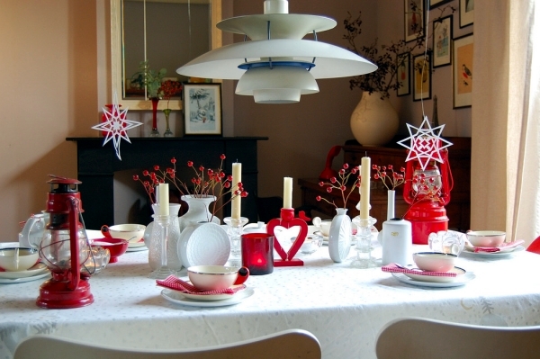 Christmas Table decorations create a festive atmosphere